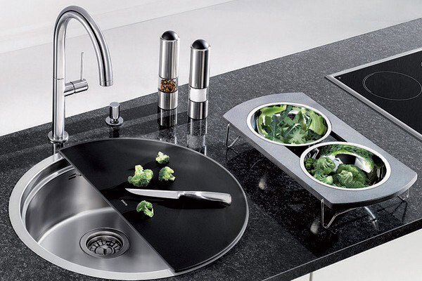 Functional sinks for small kitchens